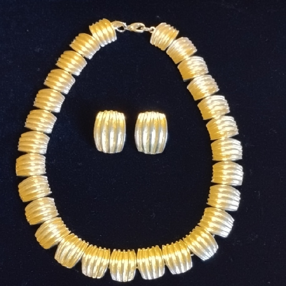 Vintage Premier Design Gold Toned Textured Necklace and Earring Set